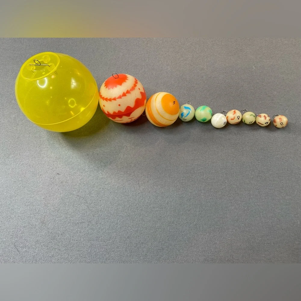 Solar‎ System Glow in the Dark 3-D Planets Hang from the ceiling New